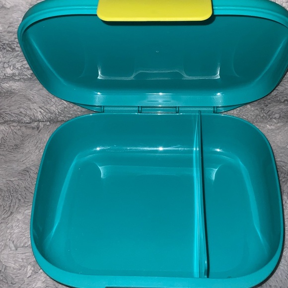 Tupperware Aqua Lunch Container - Picture 5 of 7